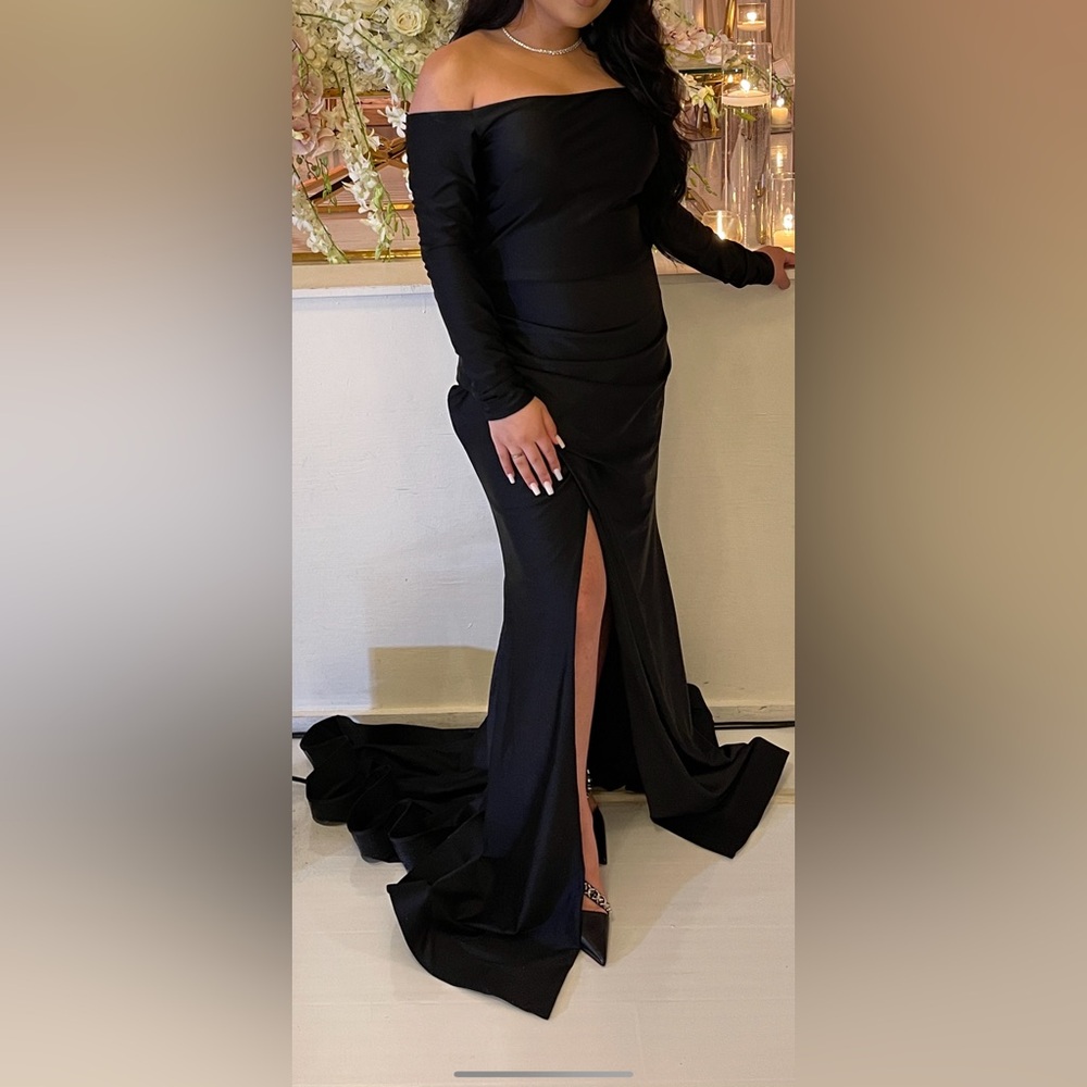 Off the shoulder long sleeve black dress dress with train and open slit